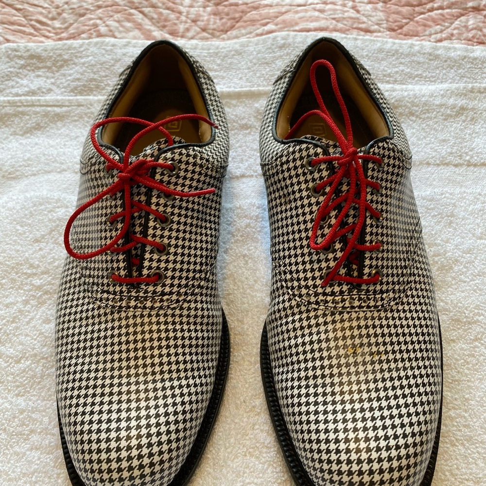 FootJoy Icon golf shoes. Size is US 10. Color is houndstooth